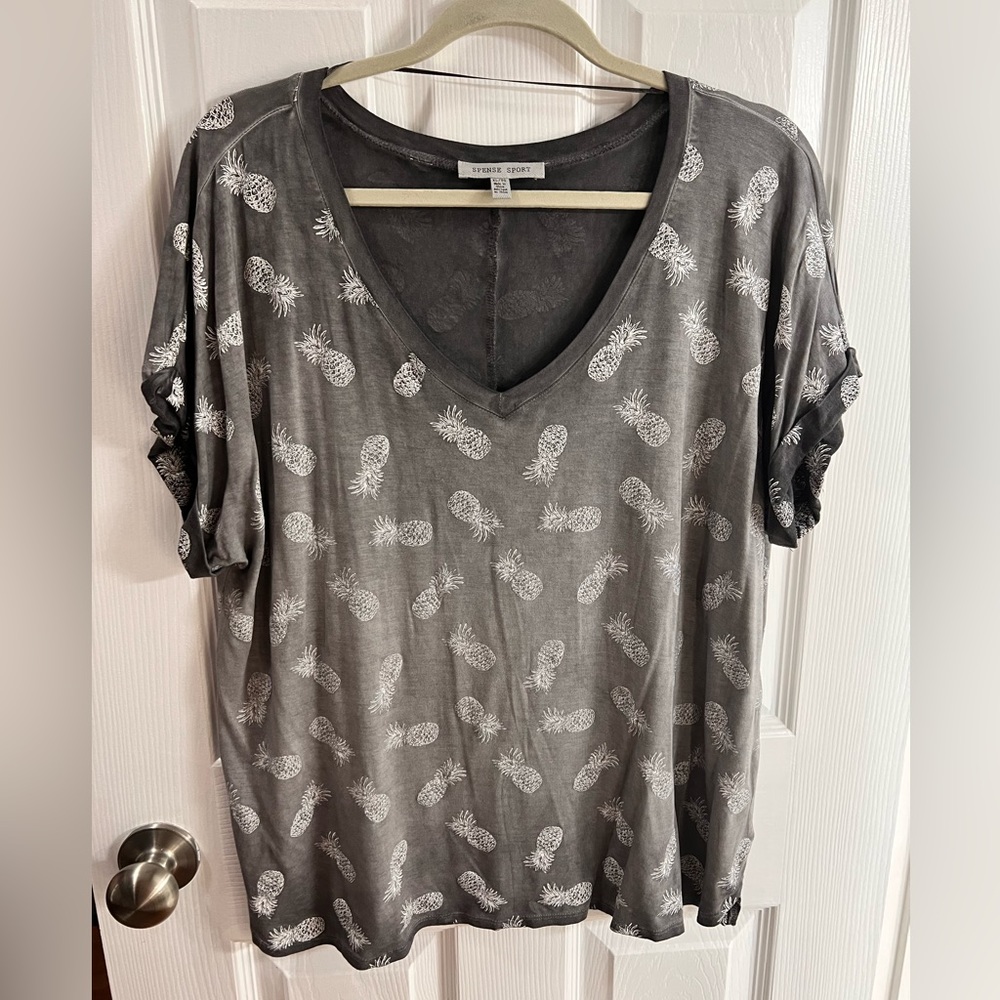 Slinky tshirt with pineapples